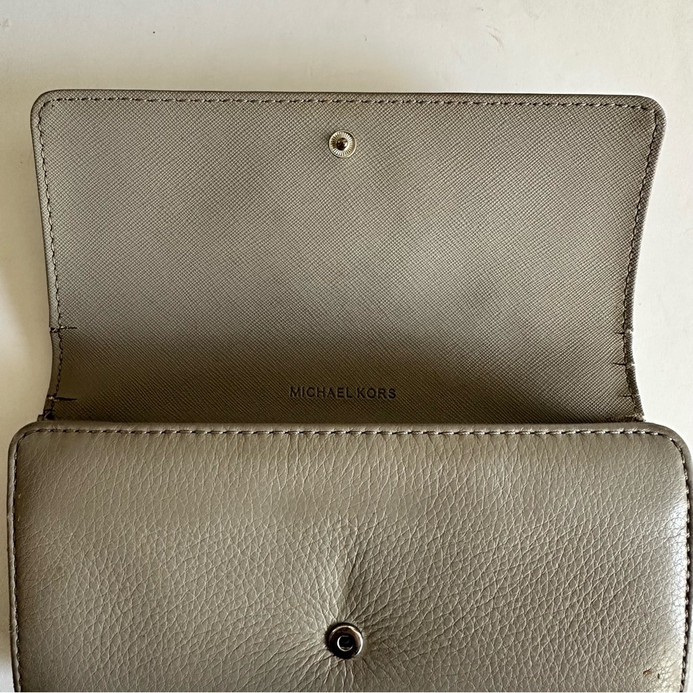 Michael Kors Pebbled Leather Tote & Wallet Set Taupe Gray - Picture 7 of 12
